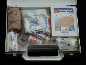 first aid kit, help, suitcase-62643.jpg